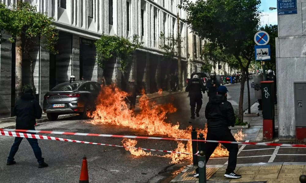 Νέος γύρος επεισοδίων στο Σύνταγμα με μολότοφ και χημικά